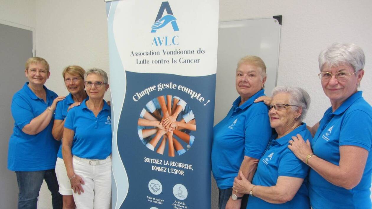Bénévoles AVLC en train de préparer une action collective
